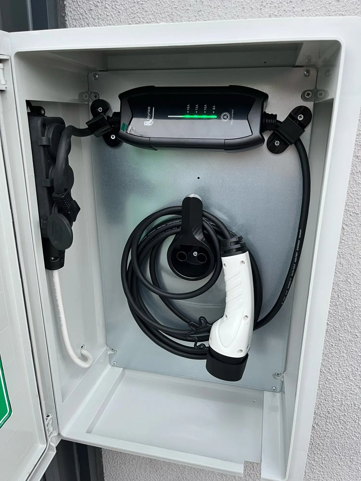 Mobile Ladestation Eco-Friend 11kW mit Stecker-, Kabel- und Ladestationhalterung im Set